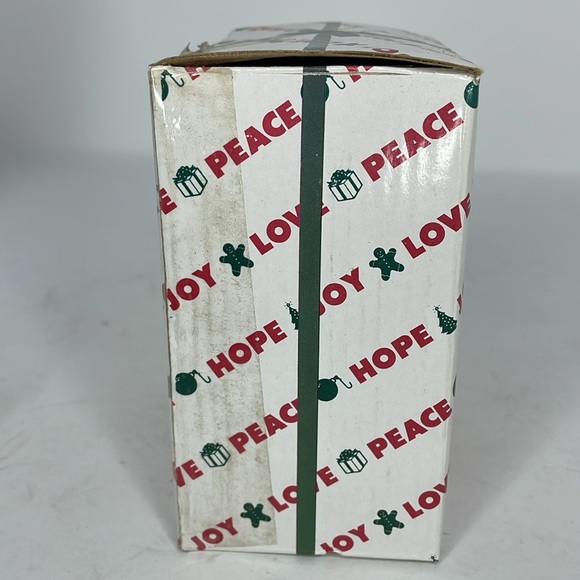 Vintage 1998 House Of Lloyd Christmas Seasonal Bear Sits on the edge of a shelf - Picture 10 of 14